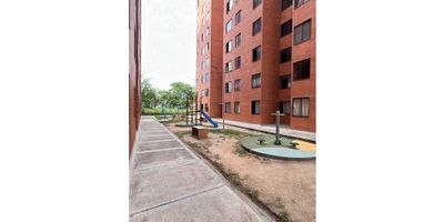 ARRIENDO APARTAMENTO EN LA CIUDAD DE IBAGUÉ ideal para quienes busca espacios acogedores, frescos y con gran entrada de luz natural, este inmuble cuenta con 44 m2 divididos en 3 habitaciones todas con closeth y doble ventana con una vista hacia un entorno natural, con un balo con su respectiva ducha y lavamanos con zna de lavado dividido por una moderna puerta, sala comedor con una amplia ventana, tambien cuenta con cocina integral con cajones para guadar tus utencilos, campana extractora de olores, estufa empotrada.

Ademas el apartamento cuenta con excelente y modernos cabados digno de un inmuble de lujo, dentro del conjunto encuentra parque infantil, ascensor y vigilancia 24/7 y parqueadero comunal.

Contactanos ahora mismo y agendemos una cita para que conozcas  tu inmuble ideal.

 
