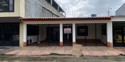 CAsa de un solo nivel remodelada, amplia, e iluminada.