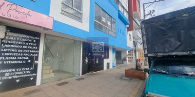 cod 4232 se arrienda apartamento en bucaramanga, 2 alcobas con closet, alcoba principal con baño, sala comedor, cocina integral, 1 baño auxiliar, instalacion lavadora, zona ropas, techo en placa, piso en ceramica, ascensor, parqueadero, valor admon ($191.000) a la fecha, pendiente definir con la administracion del conjunto.