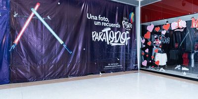 Local ubicado en el CC Paseo de Villa del Río. Número de pisos: 4 pisos. Número de unidades: 498 o Locales: 337.o Islas/Cajeros: 101.o Estacionamientos: 58 (áreas de estacionamiento). o Bodegas: 13. Vetustez: Nuevo; inaugurado Nov/2020. Estado de construcción: Bueno. Sistema estructural: Aporticado con elemento en concreto y metálicos. Material estructura: Concreto reforzado. Fachada: Durapanel revocado y pintado.