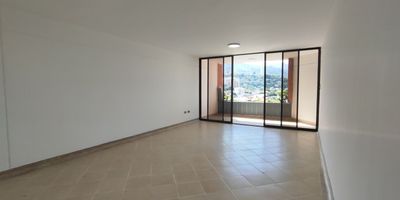 ¿Te ves viviendo en este apartamento ubicado en Sotomayor?,  aquí contarás con un amplio espacio de 156 m2 que podrás diseñar a tu gusto, sala comedor, balcón con vista panorámica a la ciudad, una cocina integral con cuarto y baño de servicio auxiliar,baño social, 3 habitaciones grandes con clóset, y una hermosa iluminación natural. Ubicado en un edificio residencial, contarás con la seguridad y tranquilidad para tu familia.