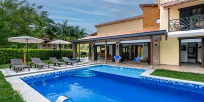 Espectacular casa campestre turistica, Ubicado en quimbaya- quindio.

Casa NUEVA full acabados

? lote de 803 m2
? area construida 380 m2 aprox

? 5 habitaciones- cada una con baño privado.
? cocina y zona de ropas
?️piscina y jacuzzi 
? parqueadero privado
? zona de juegos
?? vigilancia en el condomino 24/7

Espectacular vista desde la habitación principal hacia la zona humeda ?️⛱️

?️ condominio autorizado para renta turistica.
? Muy cerca de PANACA y decameron panaca.
?️ proyecto culminado en septiembre, lista para entrega.
? con o sin amoblar.

Invierte en el condominio campestre de mayor trayectoria turista del quindio.
???

Ubicado en quimbaya- quindio.

Excelente opcion de rentabilidad por alquiler y valorizacion del inmueble.

 
