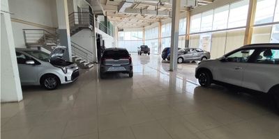 LOCAL EN ARRIENDO EN PIE DE LA POPA

Excelente local ideal para cualquier tipo de actividad, 1577 m2, espacio para 8 vehiculos excelente area , esquinero, fachada en vidrio, el canon es+ iva.                    

CODIGO WASI 9660000
