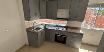 160° 170m2 aproximados, 3 habitaciones, 3 baños, 3 closet, sala-comedor, cocina integral, balcon, zona de ropas, patio, calentador, gas natural, parqueadero privado. 
Unidad cerrada con portería las 24 horas, salón social, zonas verdes, zona de juegos, piscina, turco, gimnasio, placa deportiva, cámaras de seguridad, shut de basuras valor $ 5.500.000 