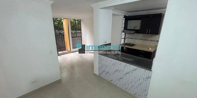 57° 67m2 aproximados, 3 habitaciones, 2 baños, 3 closet, balcón, sala-comedor, cocina Integral, gas domiciliario, calentador, zona de ropas, 
Unidad cerrada con portería las 24 horas, ascensor, salón social, zonas verdes, zona de juegos, piscina, placa deportiva, shut de basuras, valor del canon 
$ 2.100.000 