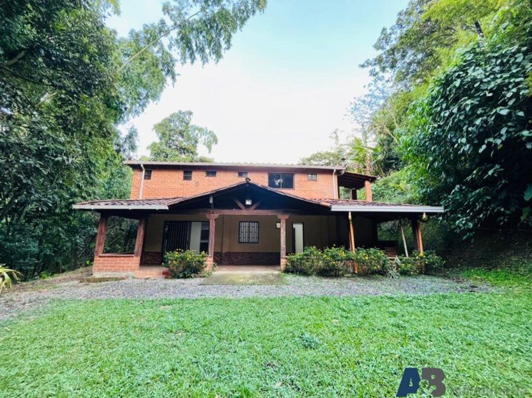 Casa campestre disponible para arriendo o venta en El Salado