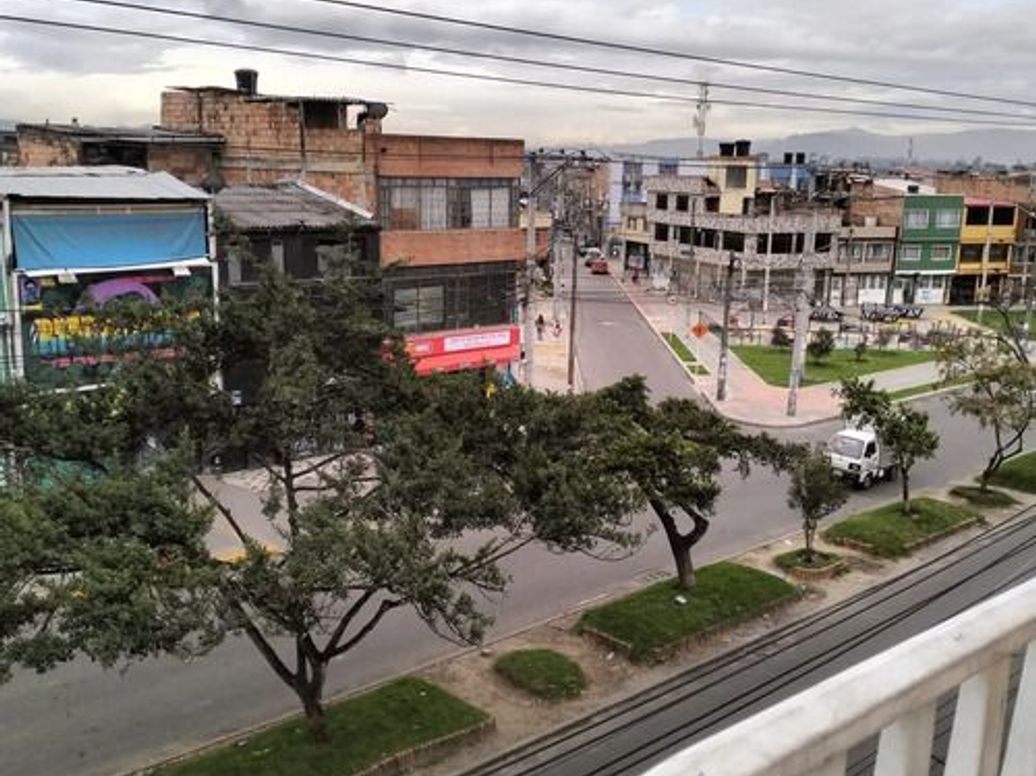 Casa de 9 alcobas en venta en Super Manzana 9a, Bogotá, 310 m² · foto 3 de 8
