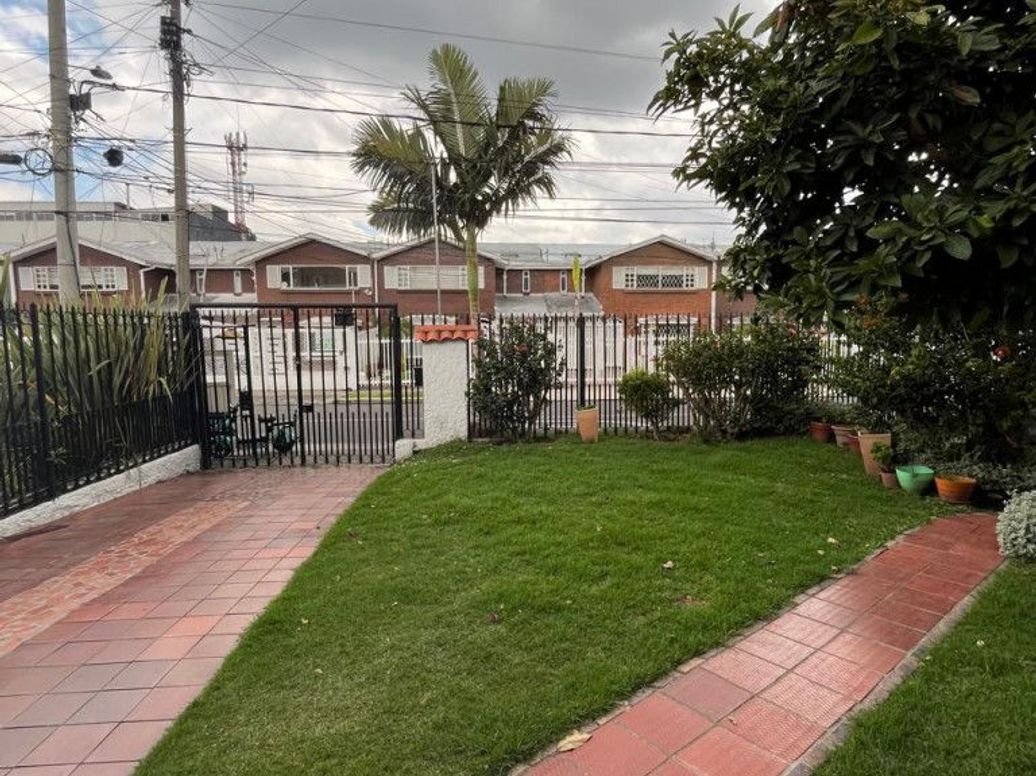 Casa de 3 alcobas en venta en Mónaco, Bogotá, 300 m² · foto 5 de 20
