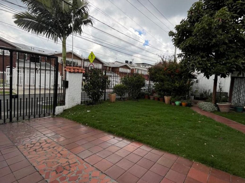 Casa de 3 alcobas en venta en Mónaco, Bogotá, 300 m² · foto 4 de 20