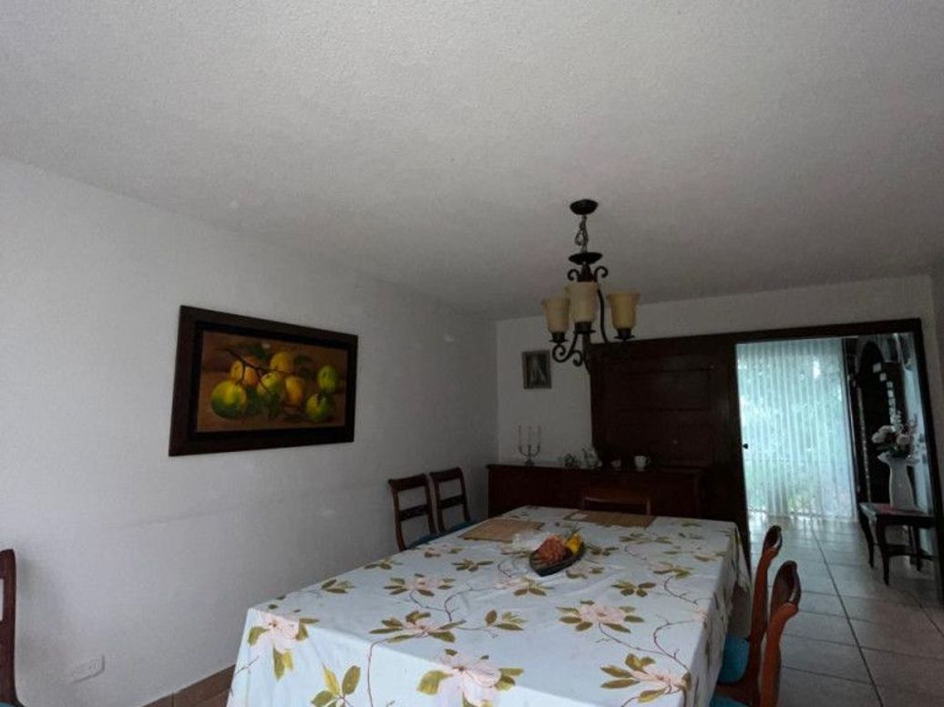 Casa de 3 alcobas en venta en Mónaco, Bogotá, 300 m² · foto 13 de 20