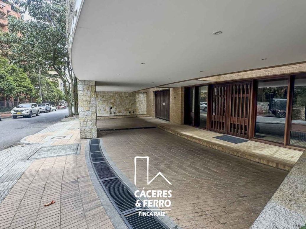 Apartamento de 3 alcobas en venta en Los Rosales, Bogotá, 359 m² · foto 2 de 20