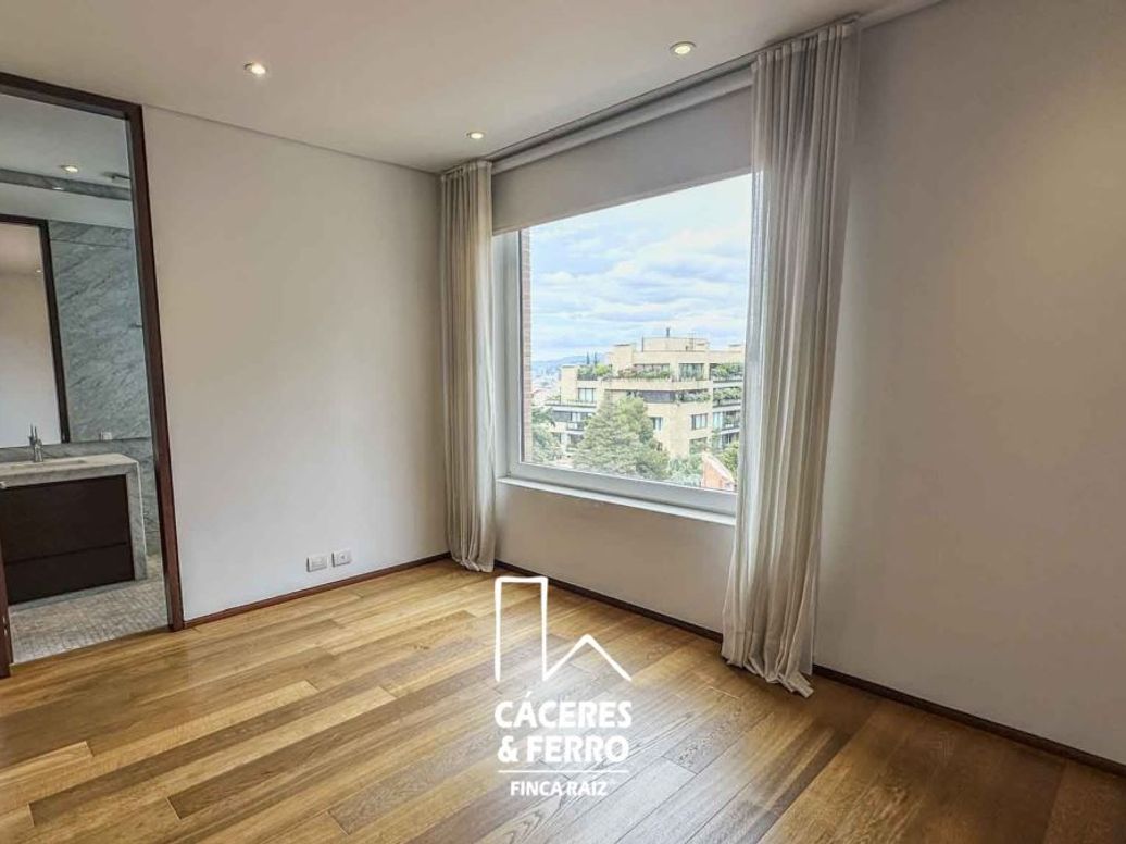 Apartamento de 3 alcobas en venta en Los Rosales, Bogotá, 359 m² · foto 13 de 20
