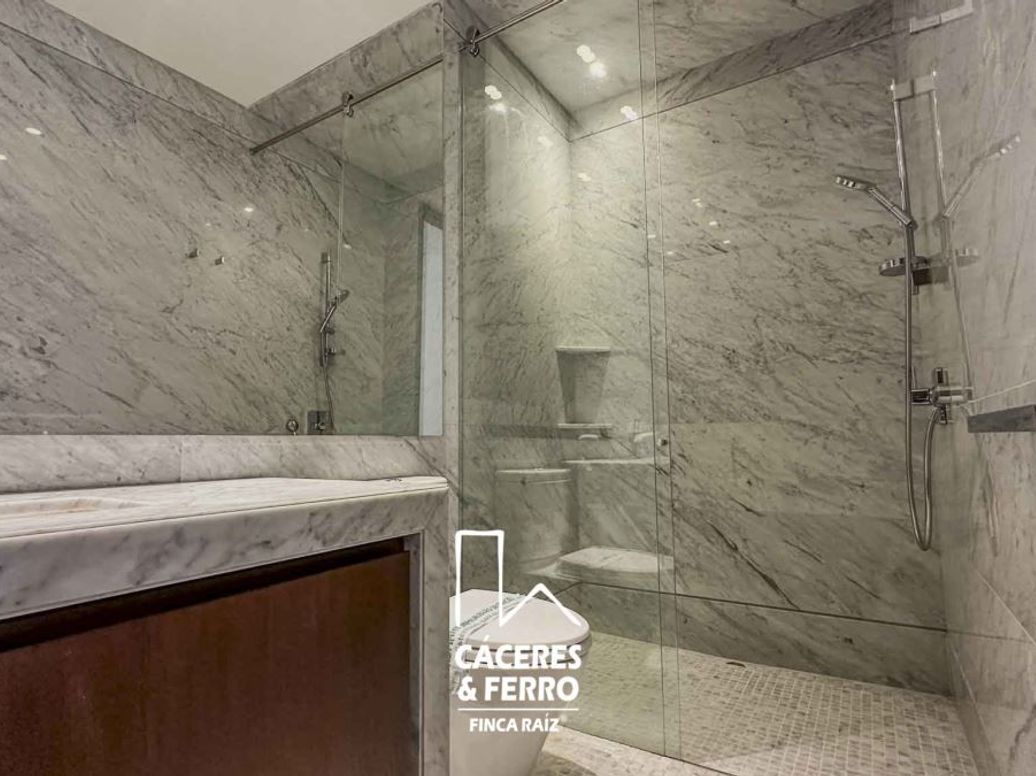 Apartamento de 3 alcobas en venta en Los Rosales, Bogotá, 359 m² · foto 17 de 20