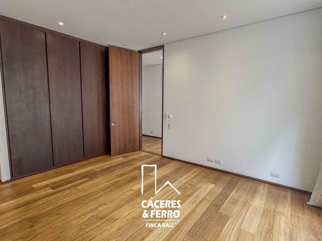 Apartamento de 3 alcobas en venta en Los Rosales, Bogotá, 359 m² · foto 18 de 20