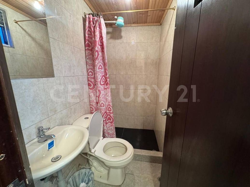 Casa de 10 alcobas en venta en Puente Grande, Bogotá, 250 m² · foto 9 de 19