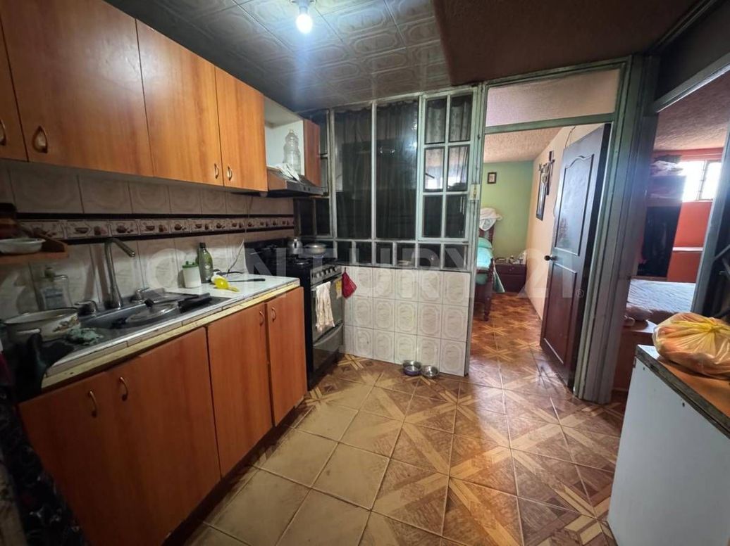 Casa de 10 alcobas en venta en Puente Grande, Bogotá, 250 m² · foto 2 de 19