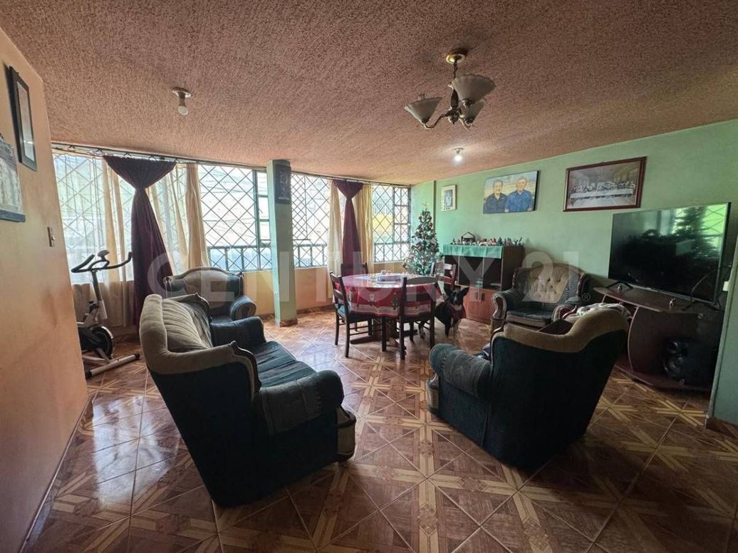 Casa de 10 alcobas en venta en Puente Grande, Bogotá, 250 m² · foto 3 de 19