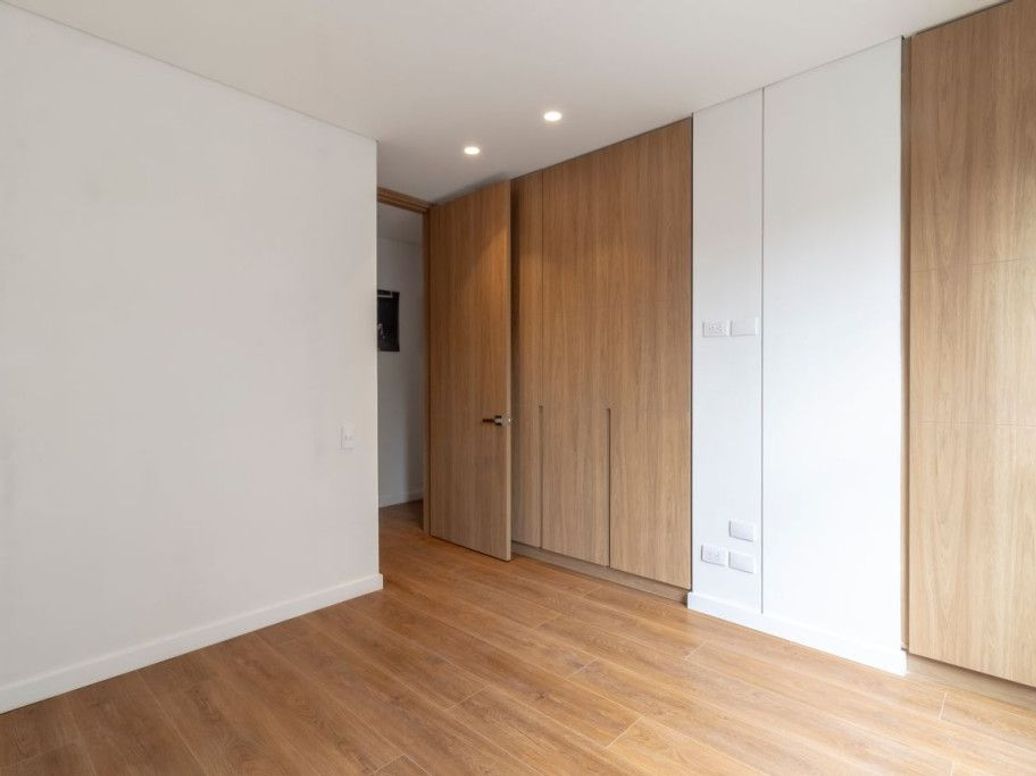 Apartamento de 3 alcobas en venta en Santa Barbara Oriental, Bogotá, 141 m² · foto 7 de 17