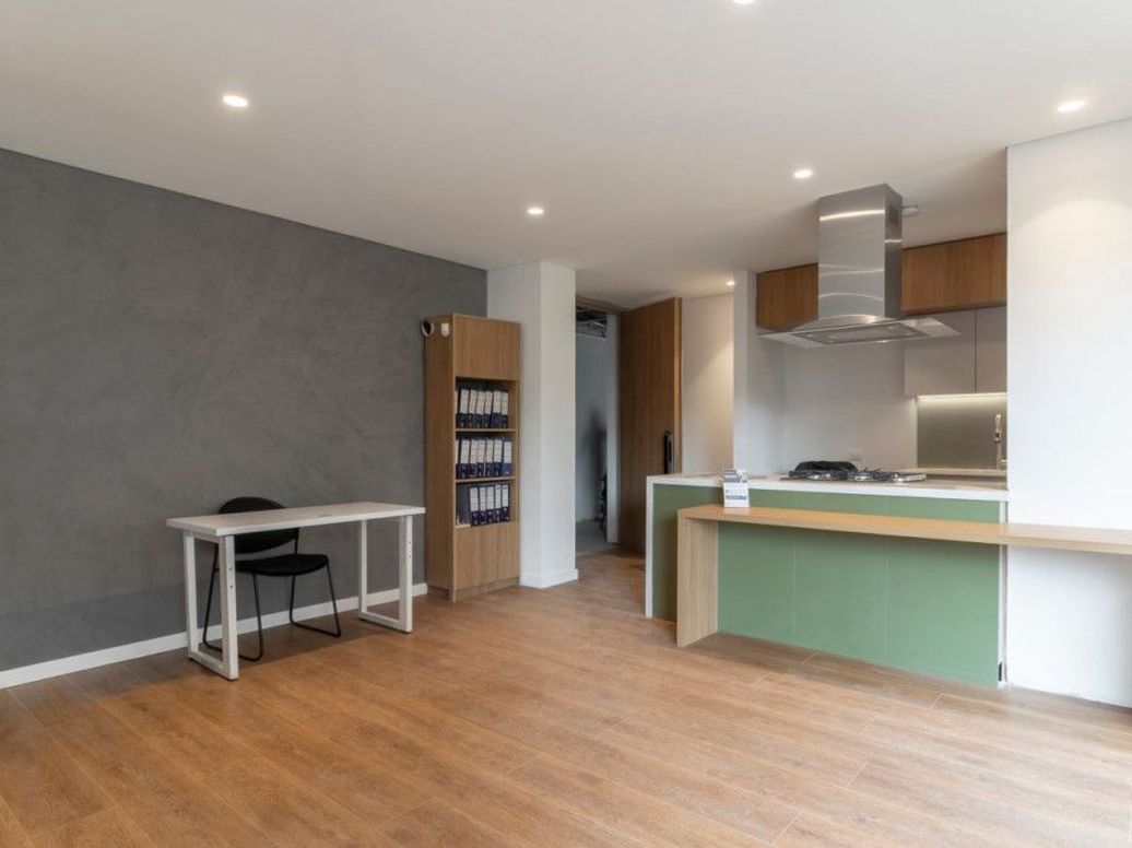 Apartamento de 2 alcobas en venta en Santa Barbara Oriental, Bogotá, 77 m² · foto 3 de 14