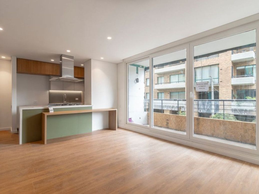 Apartamento de 2 alcobas en venta en Santa Barbara Oriental, Bogotá, 77 m² · foto 2 de 14