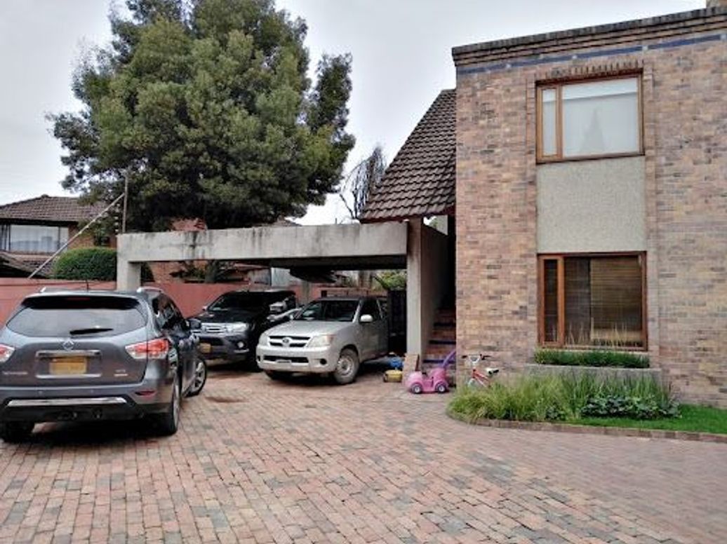 Casa de 4 alcobas en venta en San José De Bavaria, Bogotá, 350 m² · foto 2 de 20