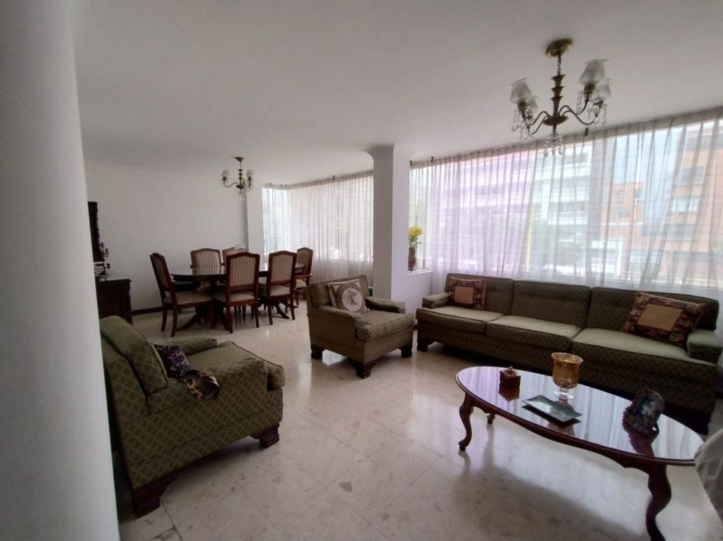 Apartamento de 3 alcobas en venta en Molinos Norte, Bogotá, 121 m² · foto 2 de 20