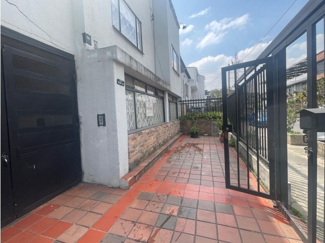Casa de 9 alcobas en venta en Los Alcázares, Bogotá, 354 m² · foto 2 de 20