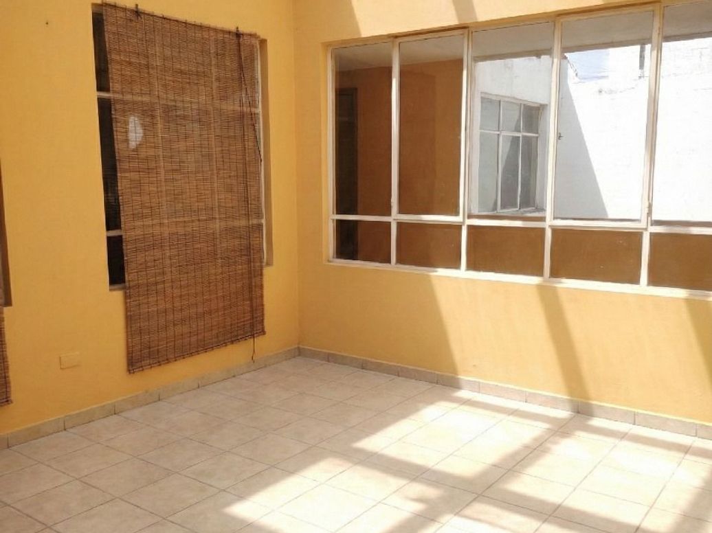 Casa de 8 alcobas en venta en Ciudad Berna, Bogotá, 314 m² · foto 3 de 10
