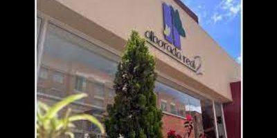 
Arriendo Apartamento con excelentes acabados ubicado en el cuarto   piso del Conjunto Alborada Real 2, Villa Maria:



Consta de: 


 Cocina Integral
 3 alcobas con closets
 Baño en alcoba principal
 Baño Social
 Sala Comedor
 Zona de Ropas
 Estudio
 Calentador a Gas


 

Zonas Comunes:


 Salón Social
 Parque Infantil
 Parqueadero de Visitantes 




No se requiere codeudor con Finca Raiz

