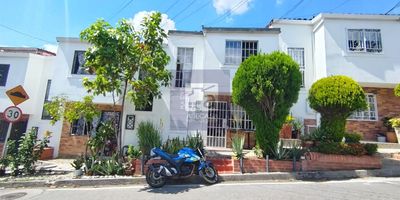 cod 6071 se arrienda apartamento en floridablanca, 2 alcobas con closet, sala comedor, cocina integral, 1 baño auxiliar, instalacion lavadora, zona ropas, piso en ceramica.