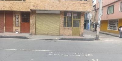 Disponible local comercial de 60 metros cuadrados, ubicado en el sector Berlín de Suba, características del local área amplia y aprovechable, servicios de agua y luz, un baño, excelente iluminación, Ideal para comercio o servicios, ubicación estratégica cerca al Puente de Guaduas a pocos pasos de la Calle 139A una cuadra del Parque Berlín de Suba,  frente al paradero del alimentador Suba Lisboa y múltiples rutas del SITP. Perfecto para atraer clientes por su alto flujo peatonal y vehicular. Para obtener más información, contáctenos a través del correo electrónico ange.ramirezinmobiliariabogota.com  Inmobiliaria Bogotá, trabajamos con el compromiso de brindar a nuestros clientes soluciones habitacionales de excelencia, respaldadas por un acompañamiento integral en cada etapa del proceso.