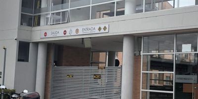 Descubre la comodidad y elegancia en este exclusivo apartamento en arriendo ubicado en una de las zonas más prestigiosas de la ciudad. Con 3 habitaciones amplias, 2 baños modernos y 71 metros cuadrados de espacio bien distribuido, totalmente encortinado, puerta de seguridad. El valor del arriendo está incluida la administración.