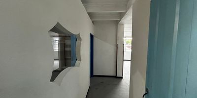 M.J Grupo Inmobiliario tiene el placer de presentar en arriendo un excelente apartamento ubicado en el codiciado barrio San Miguel. Este acogedor inmueble, situado en un segundo piso tradicional, ofrece la comodidad y tranquilidad que usted busca. Disfrute de la conveniencia de vivir a pocos minutos del centro comercial La Isla, con acceso rápido a una amplia variedad de servicios, tiendas y entretenimiento. Ideal para quienes buscan una ubicación estratégica y un estilo de vida práctico.