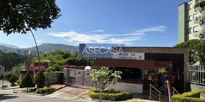 cod 6074 se arrienda apartamento en floridablanca, 3 alcobas con closet, alcoba principal con baño, sala comedor, cocina integral, 1 baño auxiliar, balcon, zona ropas, techo en placa, piso en ceramica, citofono, salon social, cancha, piscinas, zona juegos, zonas verdes, vigilancia, parqueadero asignado, valor admon ($326.000) a la fecha, pendiente definir con la administracion del conjunto.