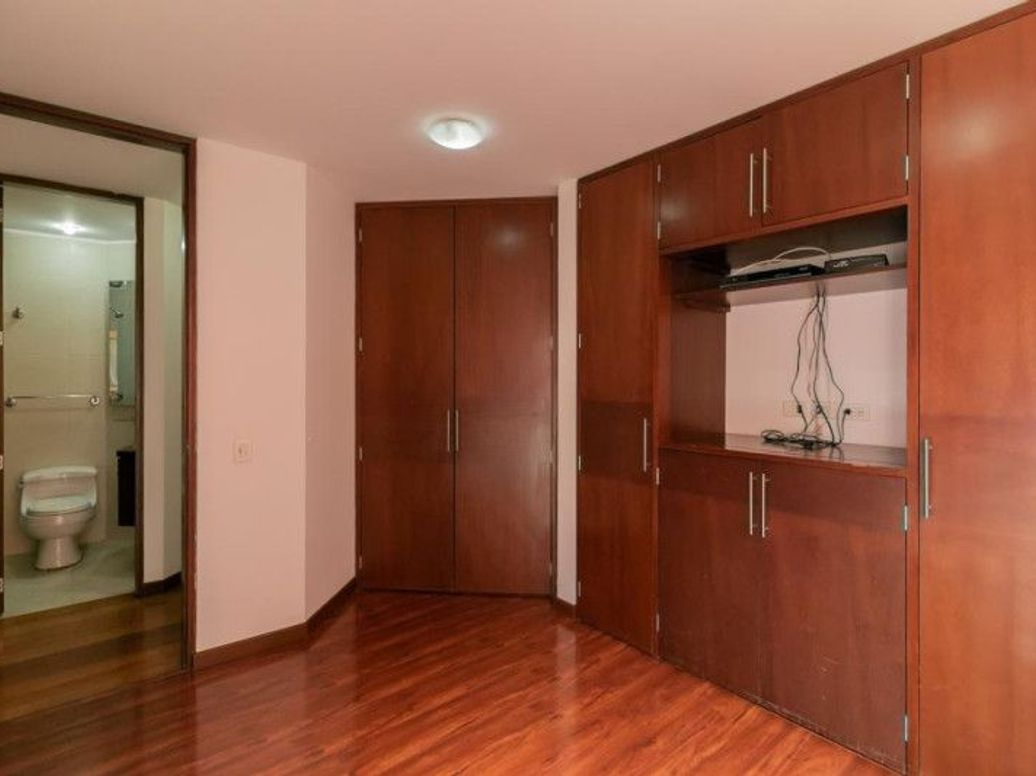 Apartamento de 2 alcobas en venta en Santa Barbara Occidental, Bogotá, 91 m² · foto 18 de 20