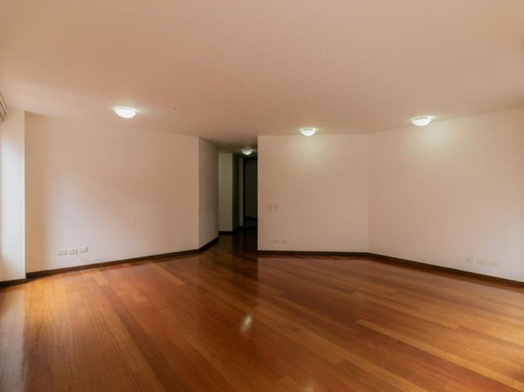 Apartamento de 2 alcobas en venta en Santa Barbara Occidental, Bogotá, 91 m² · foto 3 de 20