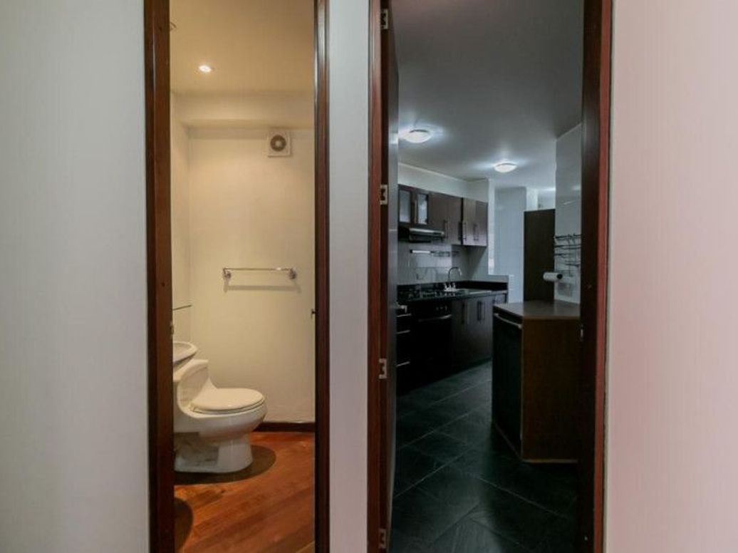 Apartamento de 2 alcobas en venta en Santa Barbara Occidental, Bogotá, 91 m² · foto 8 de 20