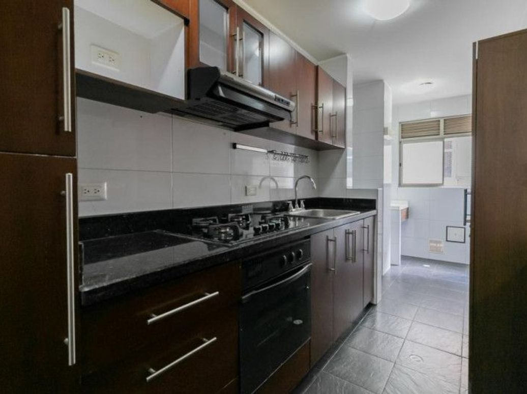 Apartamento de 2 alcobas en venta en Santa Barbara Occidental, Bogotá, 91 m² · foto 5 de 20