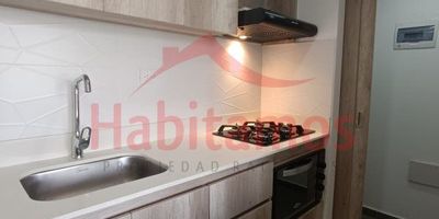 Presentamos este acogedor aparta estudio de 32 m² en el exclusivo barrio de Guayabal, un verdadero refugio de tranquilidad y estilo. Disfruta de todas las comodidades que este moderno espacio tiene para ofrecerte:
- Cocina integral con horno y calentador- Cómoda sala-comedor para relajarte y entretener- Práctico closet y zona de ropas- Baño privado con acabados de primera calidad- Parqueadero propio de moto y para visitantes- Acceso a piscina, sauna, gimnasio y juegos infantiles
¡Todo esto en una unidad cerrada con ascensor y excelente transporte público a tu disposición! 
¡Agenda tu visita hoy mismo!