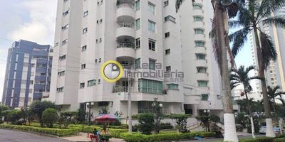 Apartamento en arriendo en Bucaramanga – Portal de la Sierra; consta de 3 habitaciones con sus respectivos clósets, 2 baños, sala-comedor, cocina integral, zona de ropas, calentador, parqueadero y ascensor. El conjunto ofrece salón social, sauna, piscina, zona infantil y vigilancia 24 horas