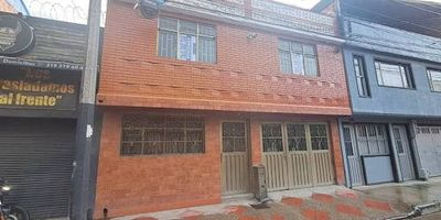 APARTAMENTO ACOGEDOR, CUENTA BUENA ILUMINACION ESPACIOSO Y MUY BIEN UBICADO, CUENTA CON BUENA VENTILACION. 