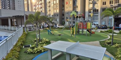 Amplio apartamento con vista a las áreascomunes, piso alto,  cerca a la universidad del norte carrera 51B y avenida circunvalar,  centros comerciales, supermercados, parques,  fáciles vías de acceso, facilidad de transporte.
Portería y vigilancia 24 horas, parqueaderos de visitantes, dos ascensores por torre, circuito cerrado de tv,  salón comunal, gimnasio, piscina para niños y adultos, parque infantil, jardín,  portería/recepción,  zonas verdes,  colegios y universidades,  parques cercanos,  supermercados centros comerciales,  zona residencial,  transporte público cercano,  instalación de gas, cocina semi-integral,  zona de lavandería. 