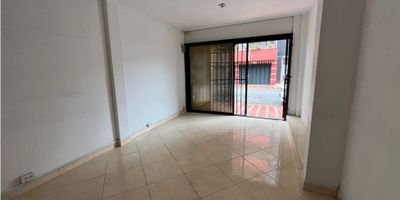 Local en arriendo en Envigado - Primavera cuenta con 20 mts y un baño, buen sector tranquilo y comercial ideal para tienda o almacen cerca a la avenida las vegas. Codigo inmobiliario 9666501
