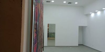 Local comercial para arriendo, en reconocido Centro Comercial de la ciudad de Medellín, cerca de la autopista norte y Terminal del norte, alto flujo peatonal, excelente vitrina, 42 mts, para mayor información, comunicarse con nuestras líneas de atención.