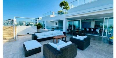 CÓDIGO 9672FR155. Penthouse en Playa Dormida con Piscina Privada, Tres Habitaciones, Cinco Baños, Sala-Comedor, Cocina Integral Tipo Americano, Estudio, Jacuzzi, Amplias Terrazas, Zona de Lavandería y Tres Garajes. Edificio con Piscinas, Gimnasio, Sauna, Turco, Salón Social, Restaurante, Playa Privada y Vigilancia 24H.  SI ESTA PROPIEDAD ES DE SU INTERÉS, CONTÁCTENOS Y AGENDAMOS UNA CITA.
