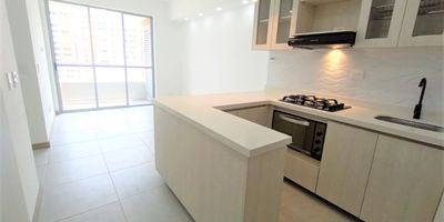 Apartamento en venta en Sabaneta. Cuenta con 54 m2, con una distribución conformada por 2 habitaciones, baño privado, un baño social, todos cabinados y enchapados, un closet, un vestier , sala-comedor, zona de estudio cocina integral, red de gas, horno, calentador de paso, zona de ropas, balcón con vista panoramica, cuenta con parqueadero y cuarto útil, Unidad residencial con vigilancia 24 horas, piscina, sauna, salon de juegos, gimnasio, canchas, zona bbq, golfito, juegos para niños, monitoreo de camaras, parqueadero visitantes, shut de basuras, Cercano a estacion La Estrella del Metro, Avenida Las Vegas, Avenida El Poblado, Parque de Sabaneta