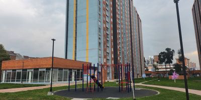 ¡La oportunidad de estrenar un hogar completamente renovado en Primavera Occidental te espera! Este práctico apartamento de 36 m² ha sido completamente remodelado con acabados modernos y de calidad, ofreciendo dos (2) habitaciones funcionales. Ubicado estratégicamente en un piso 17, garantiza vistas inigualables y excelente iluminación natural; es ideal para quienes buscan un espacio moderno y bien conectado, teniendo en cuenta que el apartamento no cuenta con parqueadero.