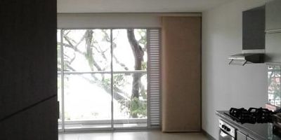 BONITO APARTA-ESTUDIO PARA ESTRENAR CON 1 ALCOBA CON SU BAÑO, VESTIER, AIRE ACONDICIONADO, SALA, COCINA INTEGRAL ABIERTA, CORTINAS, ILUMINADO, 1 PARQUEADERO, ASCENSOR, ZONA SOCIAL EN LA TERRAZA, EXCELENTE UBICACIÓN.