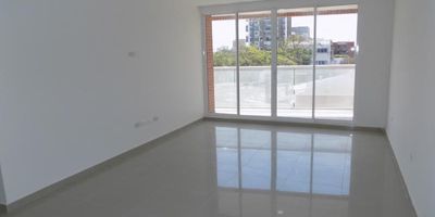 Apartamento en arriendo  en la ciudad de Barranquilla ubicado en el barrio Tabor, el apartamento se encuentra ubicado en el piso 3, con un área aproximada de 96.38 mt2 , distribuidos en 3 habitaciones, 2 baños, sala - comedor, cocina semi integral, zona de labores y 1 parqueadero asignado, lado sombra, buena distribución en sus áreas con buenos y modernos acabados, es fresco y acogedor, su entorno es tranquilo, residencial con cómodas vías de acceso y facilidad al transporte público cercano, sobre el sector puede encontrar, parques, colegios, iglesia, droguerías cercanas y centro comercial.