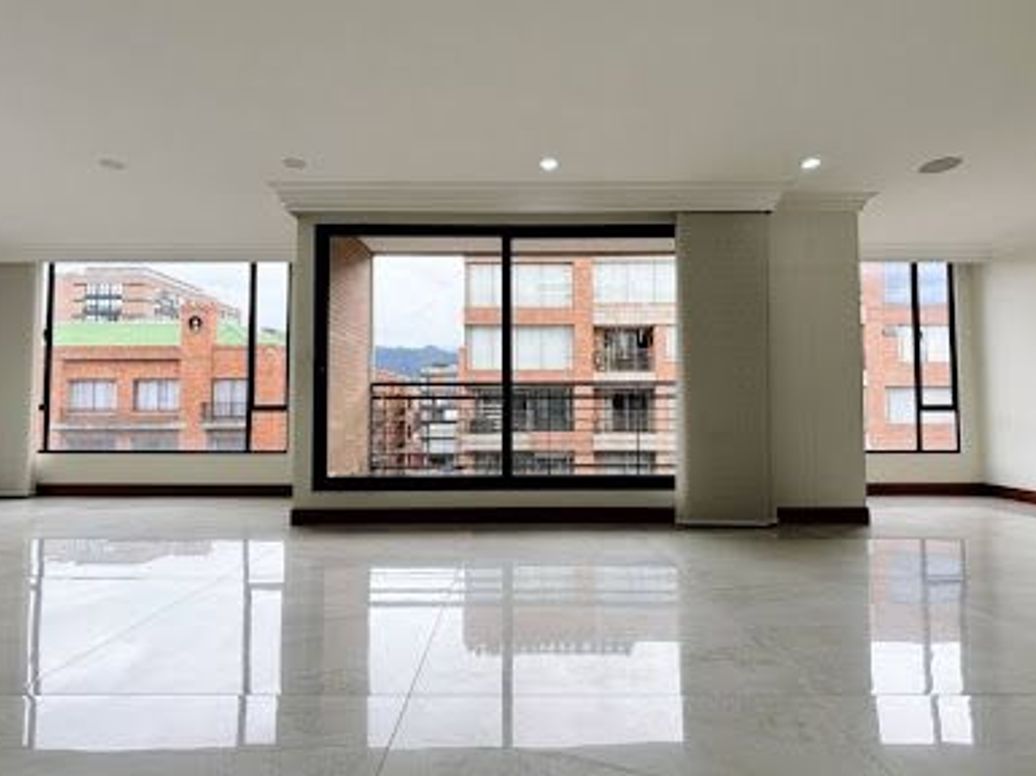 Apartamento de 3 alcobas en venta en San Patricio, Bogotá, 240 m² · foto 4 de 20